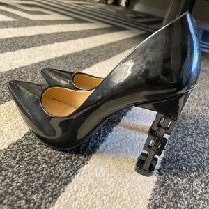 Black Katy Perry heels size 7.5 feels more like a 7